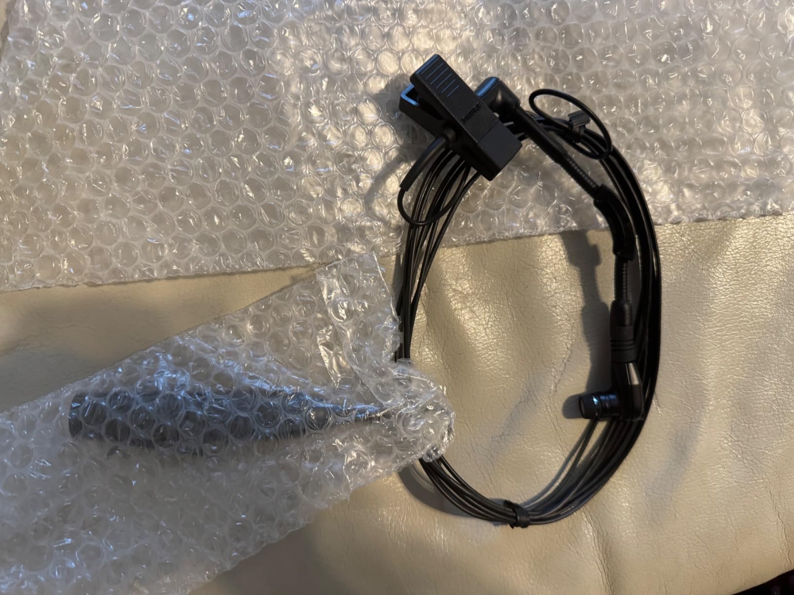 Shure Wired BETA 98H/C Microphone - Miniature Instrument Mic with Wired XLR Connector, Cardioid Condenser, Clip-on with Gooseneck for Sax/Brass or Rim of Percussion (BETA98H/C) customer photo 1