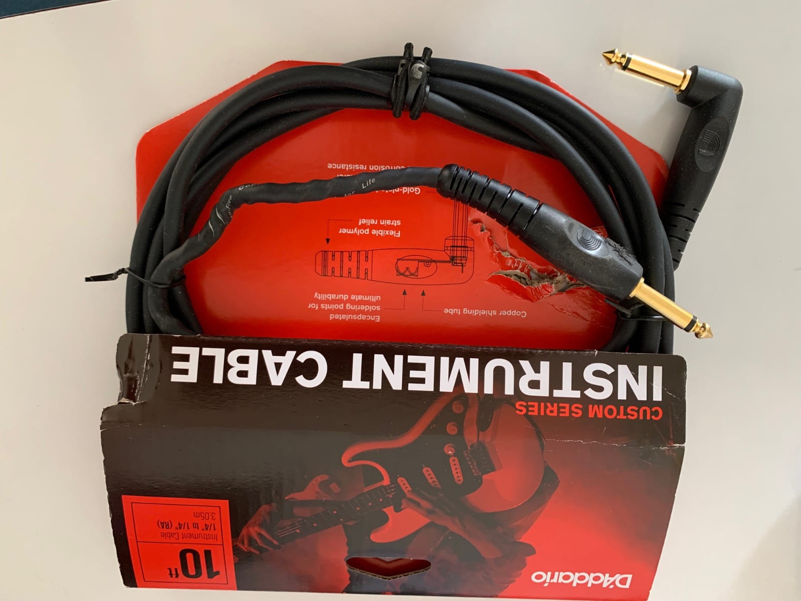 D'Addario Guitar Cable - Guitar Lead - Shielded Ends - 1/4 Inch Male to 1/4 Inch Male - Custom Series - 10 Feet/3.05 Meters - Straight End/Right Angle - 1 Pack customer photo 2