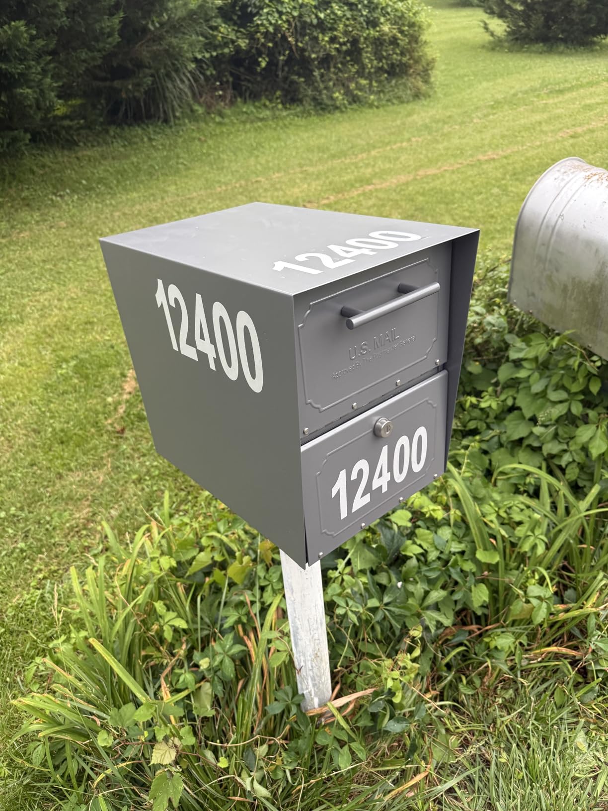 Architectural Mailboxes Oasis Classic Locking Post Mount Mailbox, Black, XL customer photo 2