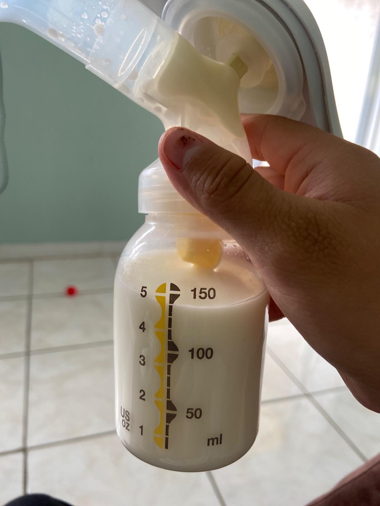 Medela, Harmony Breast Pump, Manual Breast Pump, Portable Pump, 2-Phase Expression Technology, Ergonomic Swivel Handle, Easy to Control Vaccuum, Designed for Occasional Use customer photo 1