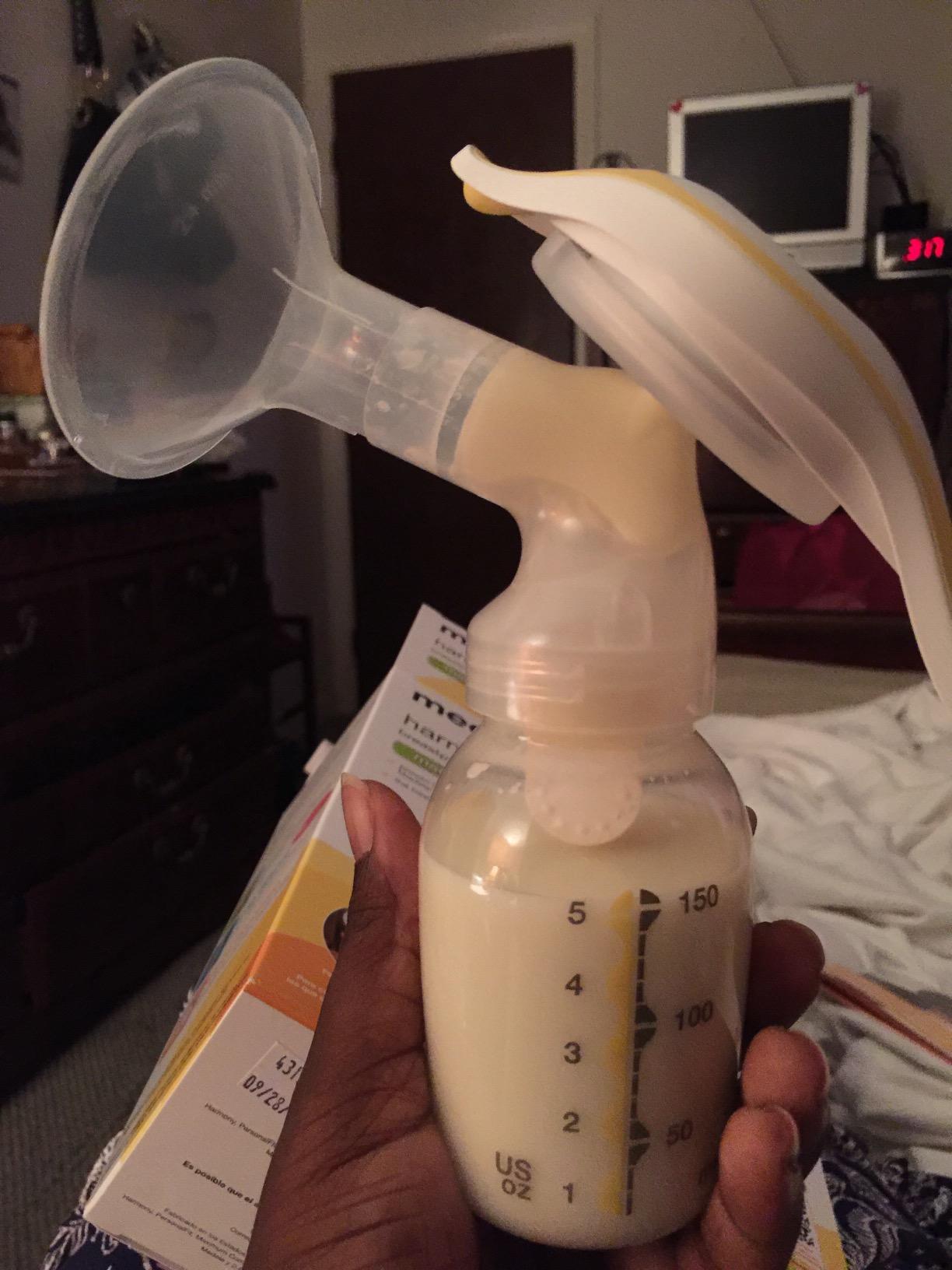 Medela, Harmony Breast Pump, Manual Breast Pump, Portable Pump, 2-Phase Expression Technology, Ergonomic Swivel Handle, Easy to Control Vaccuum, Designed for Occasional Use customer photo 2