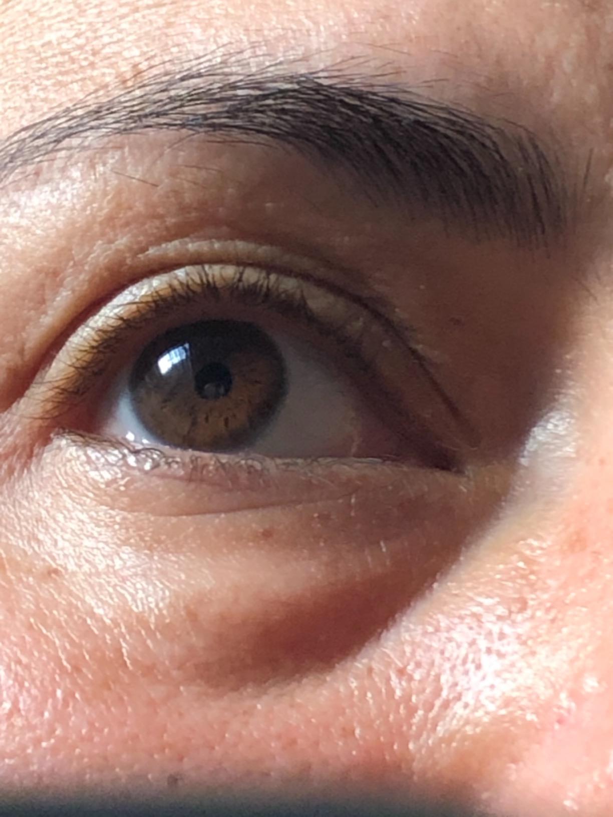 Kevyn Aucoin The Eyelash Curler: Easy use. Long-lasting curl of lashes effect. Wide opening. Stainless steel with two red lash cushions. Pro makeup artist tool for before & after mascara application customer photo 2