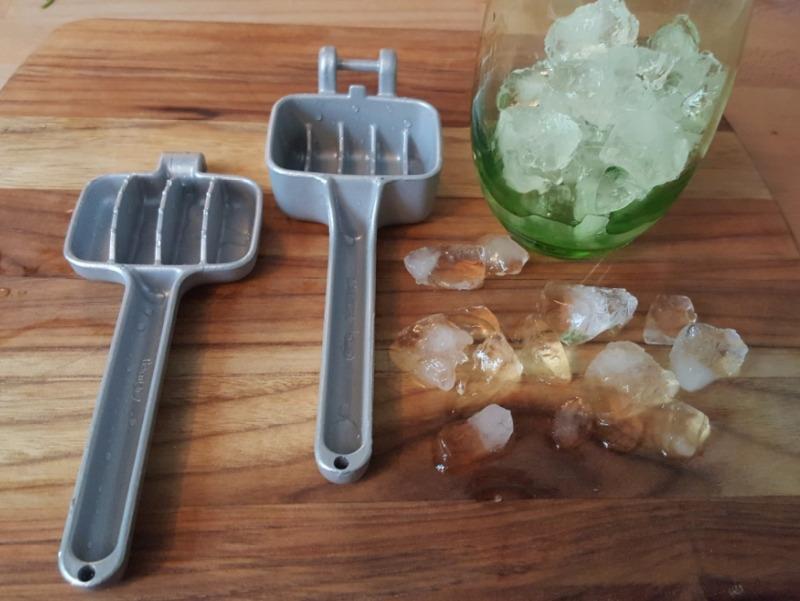 Westmark Manual Ice Crusher – German Heavy-Duty Aluminum Hand Ice Cube Crusher for Crushed Ice, Portable Bar Tool for Cocktails & Drinks, Dishwasher Safe, Bar Accessories, Gray customer photo 1