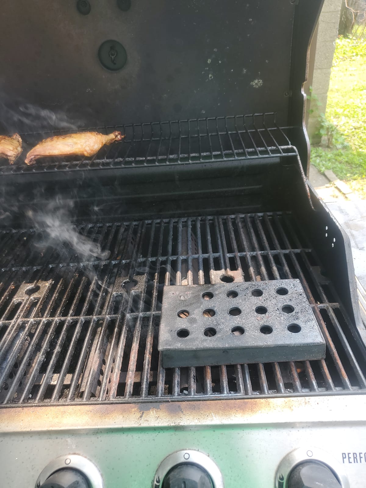 Outset Q177 Smoker Gas Grill, Wood Chip Smoking Box: Cast Iron, 5.25