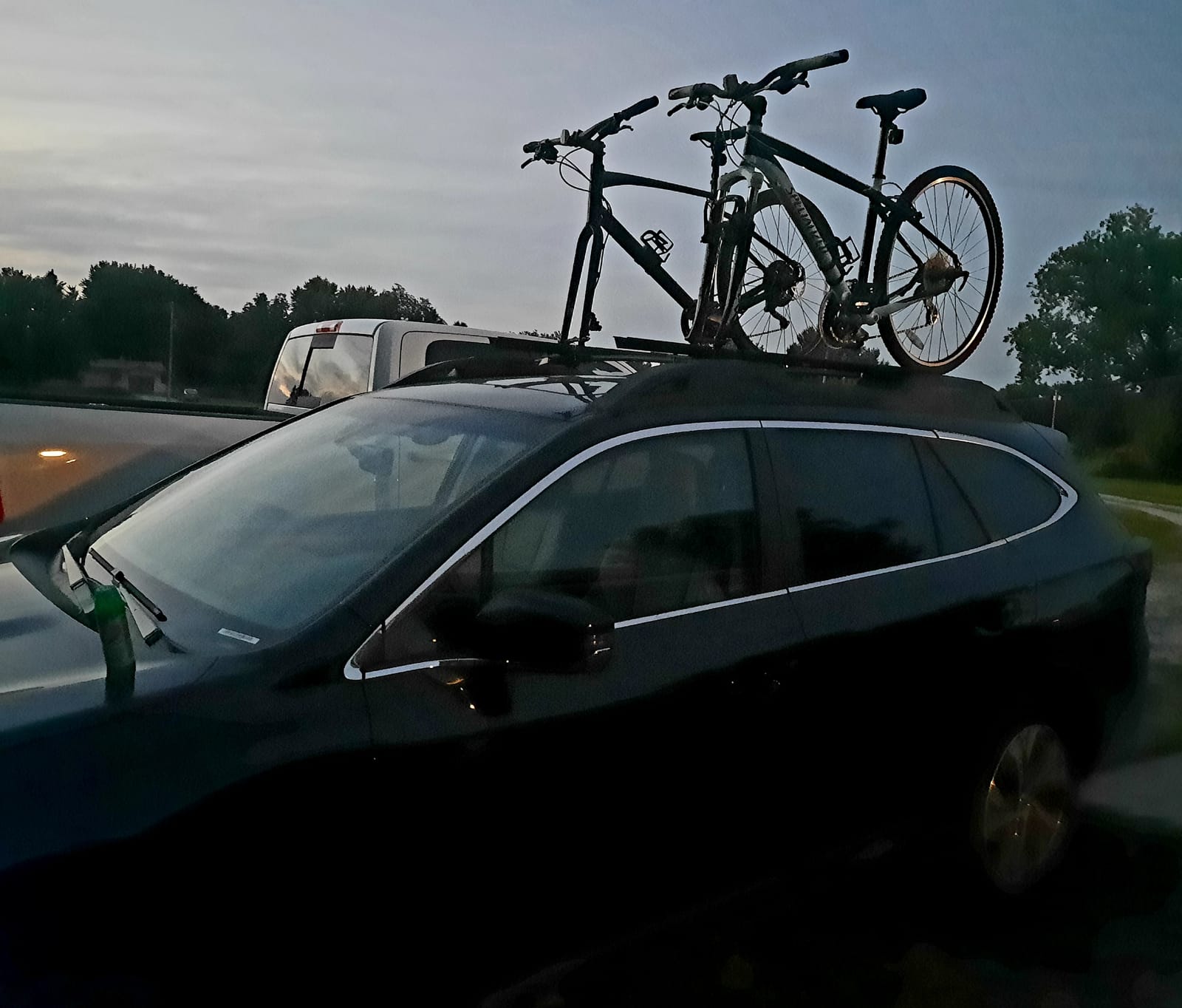 Swagman Standard Fork Mount Roof Bike Rack – Rooftop Bike Carrier for 9mm Quick Release Bikes customer photo 2