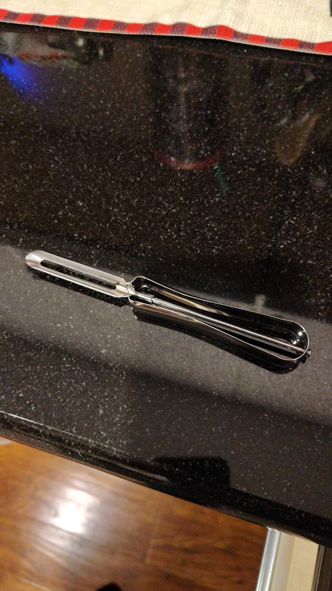 Linden Sweden Original Jonas Vegetable Peeler - 6.5in, Made In Sweden customer photo 2