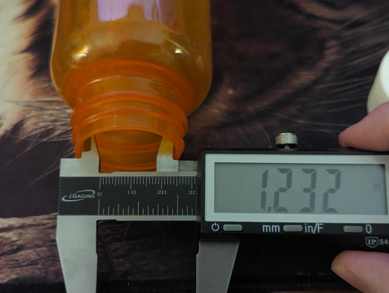 iGaging IP54 Electronic Digital Caliper 0-6