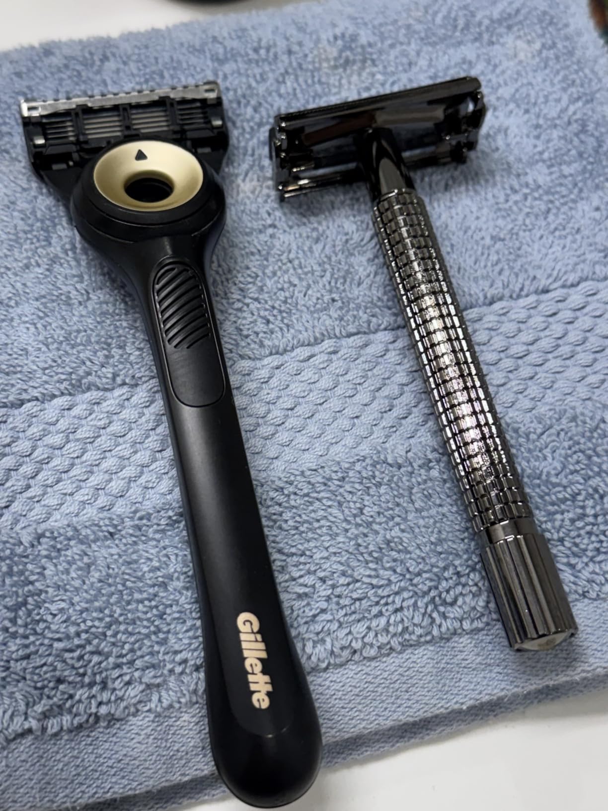 WEISHI Butterfly Open Double Edge Safety Razor for Men, Chrome Short Handle with 5 Stainless Razor Blades Included, Reusable Wet Shave Tool for Smooth, Close Shave customer photo 2