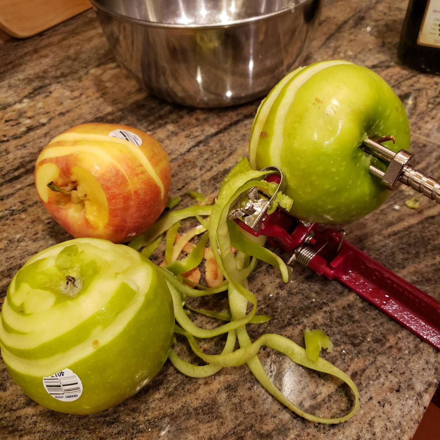 Heavy Duty Cast Iron Peeler with Stainless Steel Corer Slicer and Peeler Blades and a Strong Clamp Base, Apple Pie or Apple Crisp Maker customer photo 1