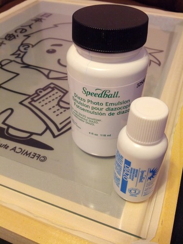 Speedball Intermediate Screen Printing Kit - Make Your Own Custom T-Shirt Prints - 2 Fabric Inks, Silk Screen Frame, Drawing Fluid, Squeegee, Instructions - Made in USA customer photo 1
