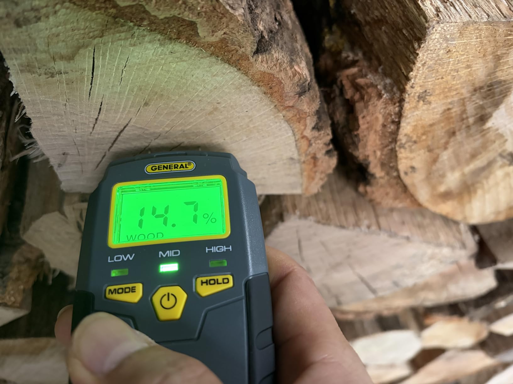 General Tools MMD4E Moisture Meter for Wood, Walls & Water Leak Detection | Pinless wood moisture meter for drywall & walls. Detects mold & humidity. Water leak detector for home moisture testing. customer photo 2