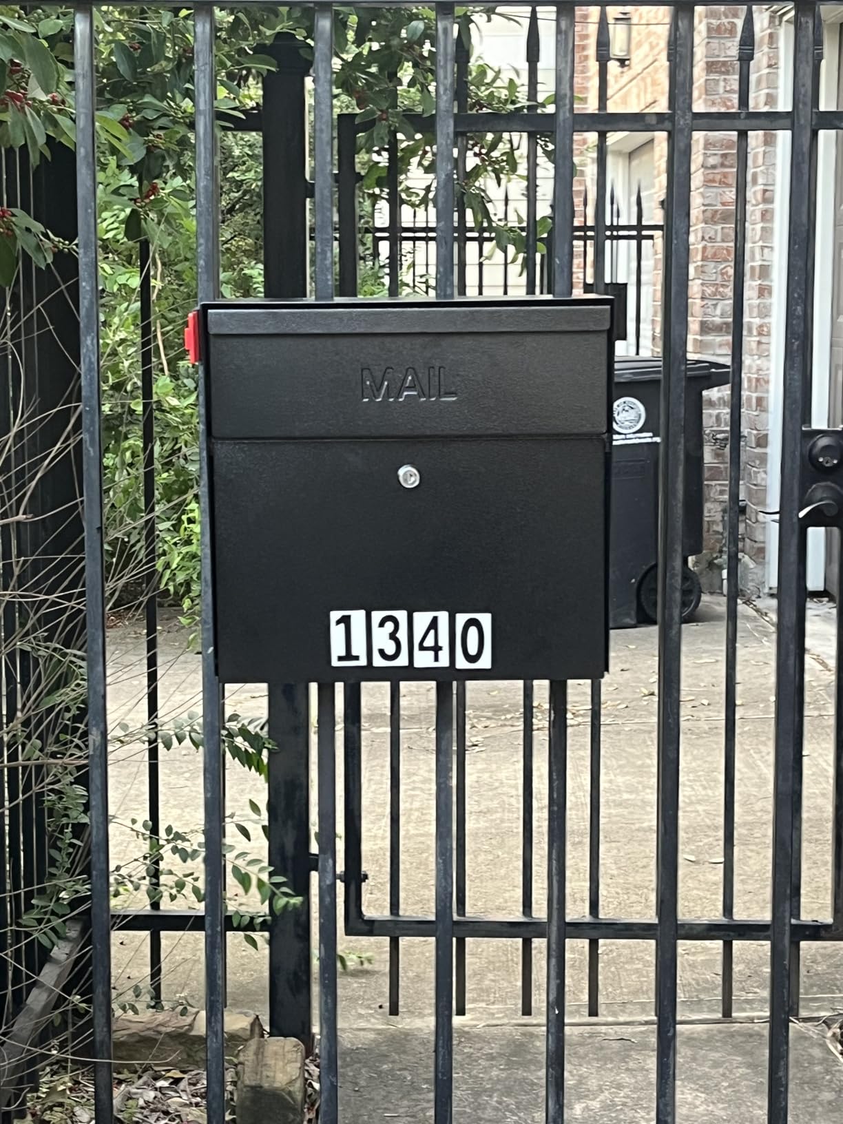 Mail Boss 7162 Metro, Black High Capacity Wall Mounted Locking Security Mailbox,Medium customer photo 2