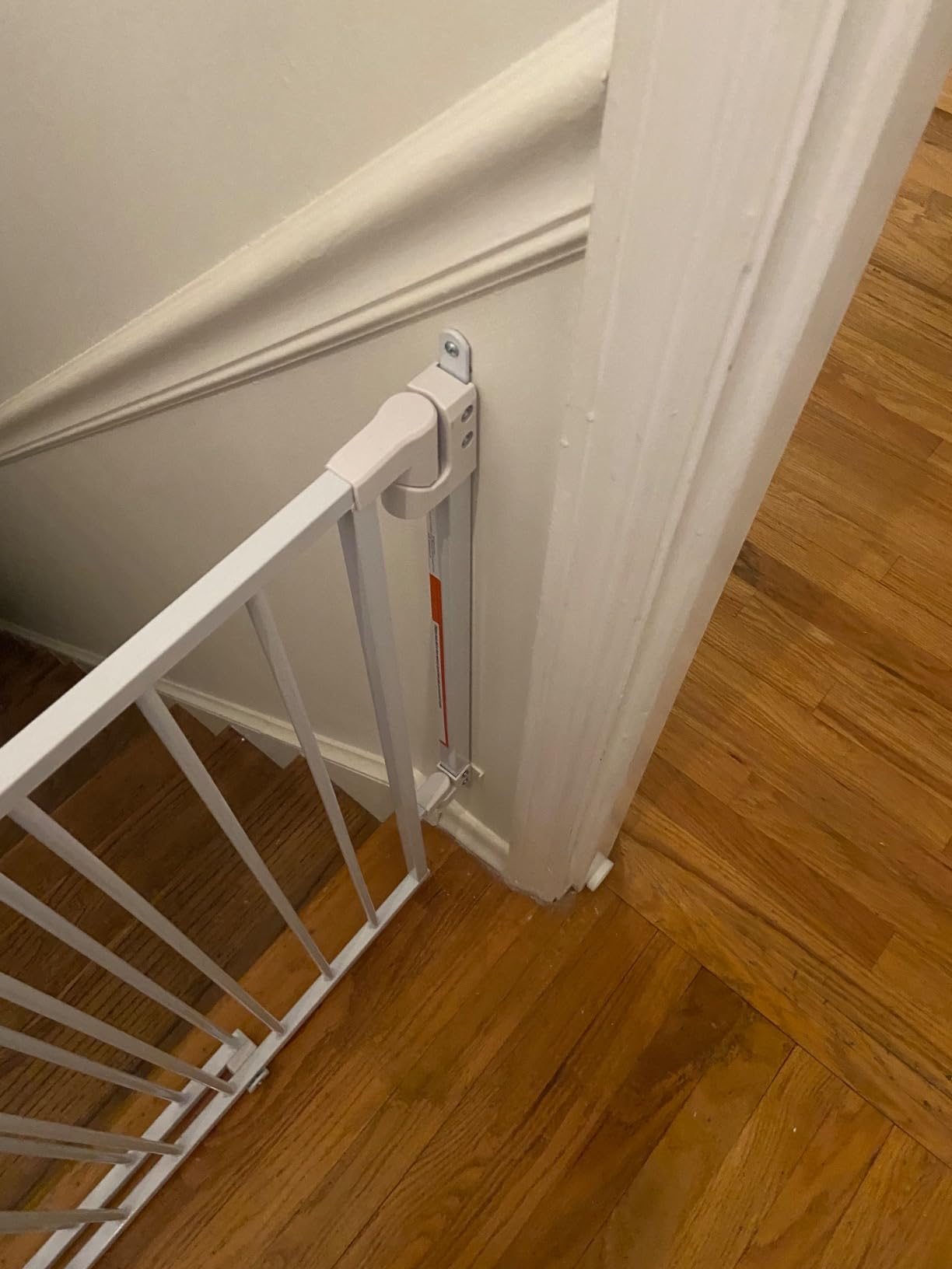 Safety Innovations No Hole Stairway Baby Gate Mounting Kit - Fits Posts from 2 3/4 inches to 3 1/2 inches Wide with Square or Round Tops - No Adhesives On Or Screws in Your Posts, (1-Pack) customer photo 2