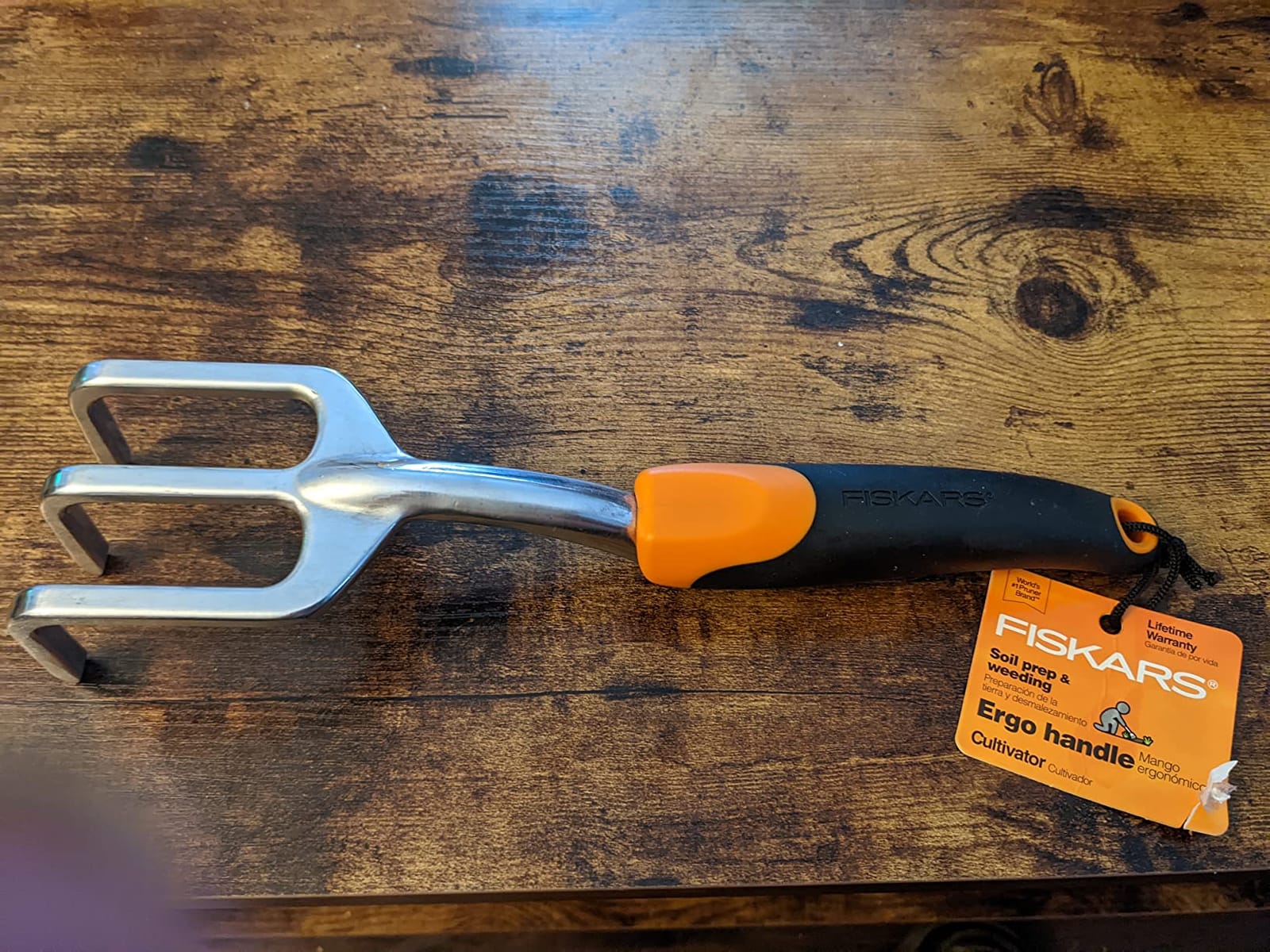 Fiskars Ergo Garden Cultivator, Hand Tool for Digging, Aerating & Weeding customer photo 1