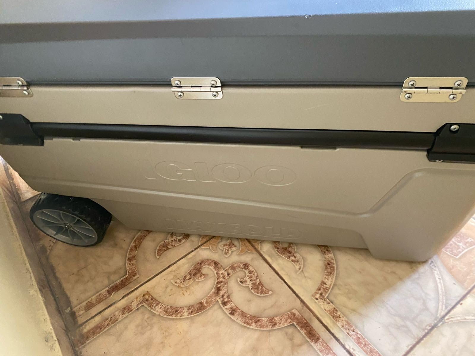 Igloo Maxcold Glide 110Qt Wheeled Cooler | Insulated Hard Shell Ice Chest customer photo 2