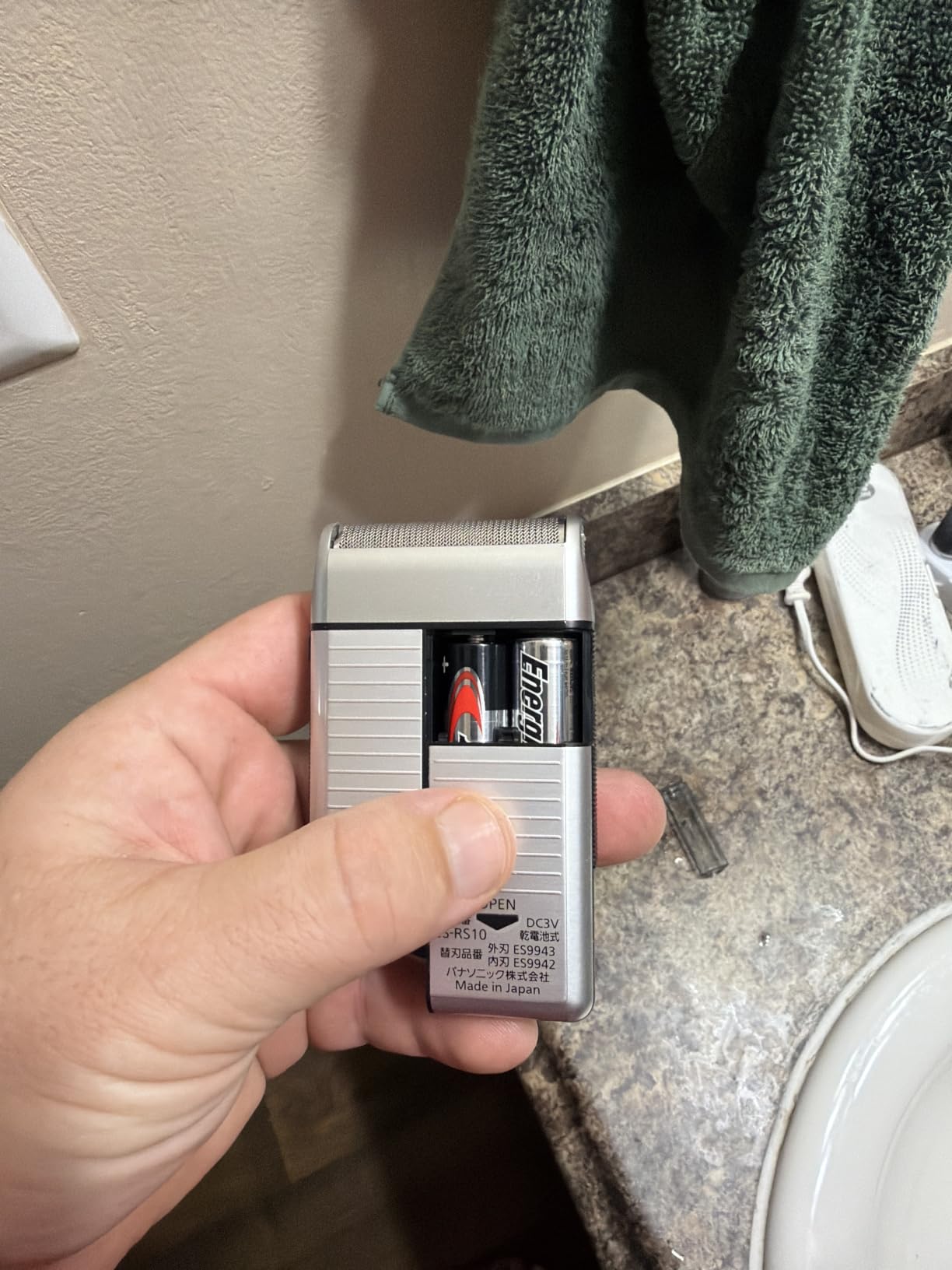 Panasonic Men's Shaver for Traveler ES-RS10-S Silver | DC3V (2 x AA Alkaline) (Japan Model) customer photo 2