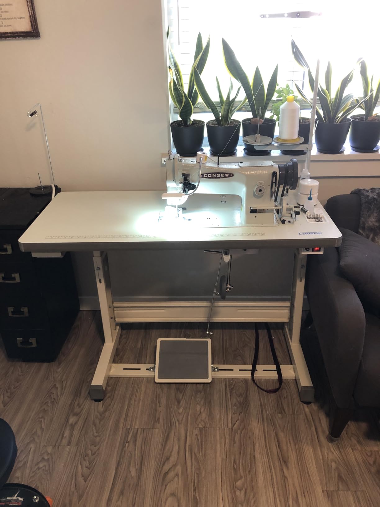 Consew 206RB-5 Walking Foot Industrial Sewing Machine with Table and Servo Motor customer photo 2