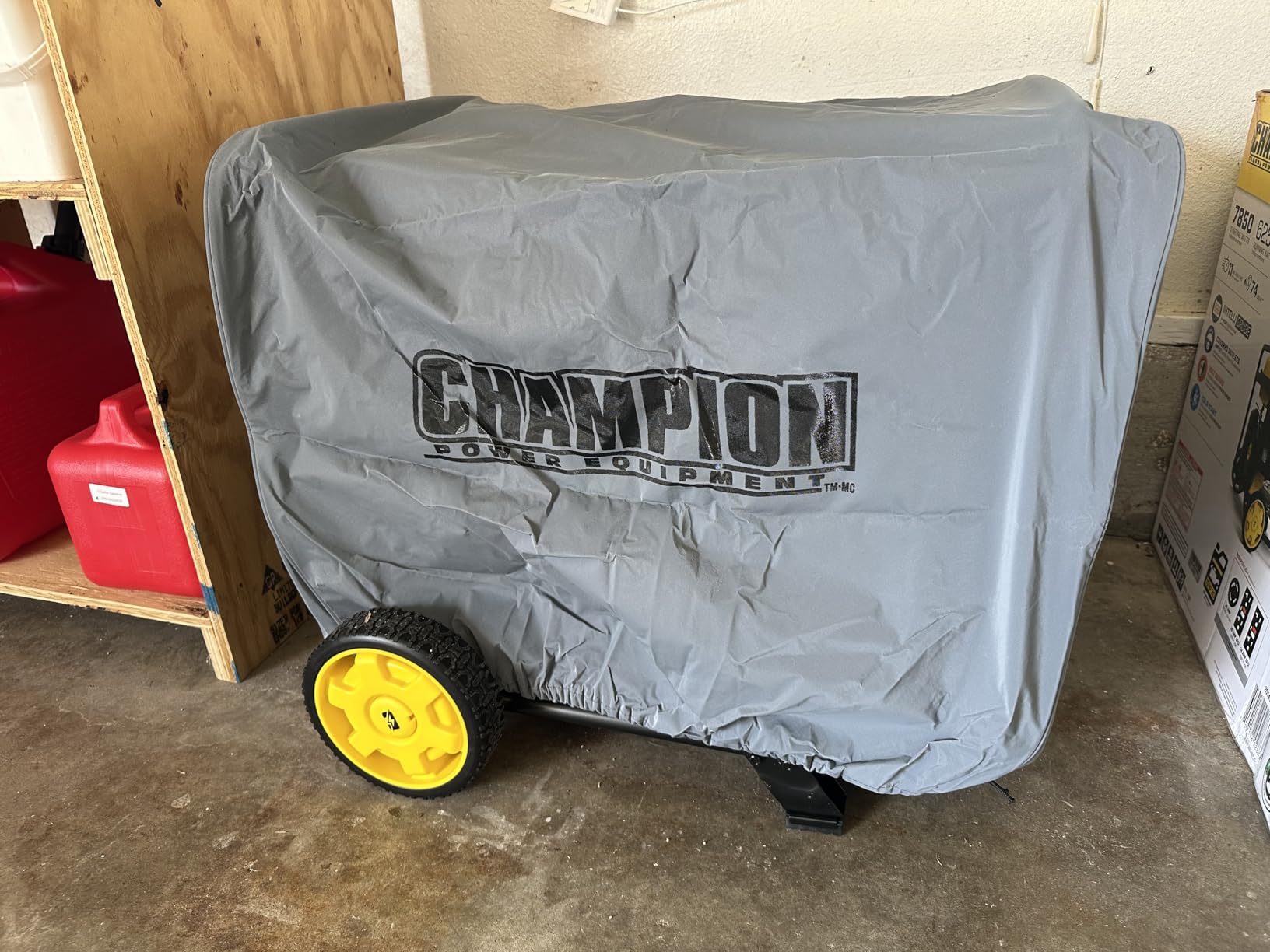 Champion Power Equipment Weather-Resistant Storage Cover for 4800-11,500-Watt Portable Generators | Weather-resistant vinyl guards against sun, rain, snow and dirt, elastic base for snug fit, fits units to 30.7 x 23.6 in customer photo 1