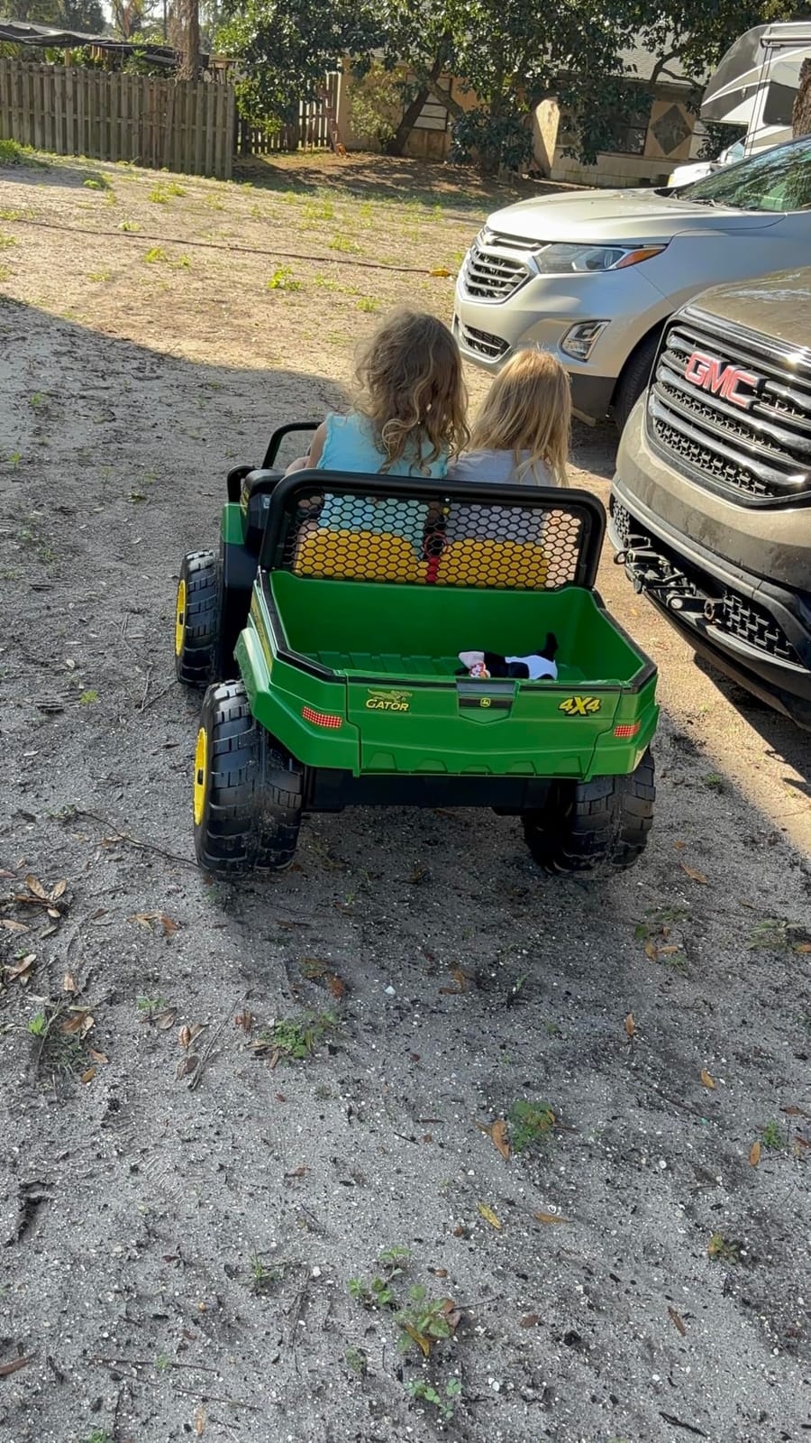 Peg Perego John Deere Gator XUV Extra-Large 12 Volt Ride-on, Durable Design for Kids 3-8, Green customer photo 2