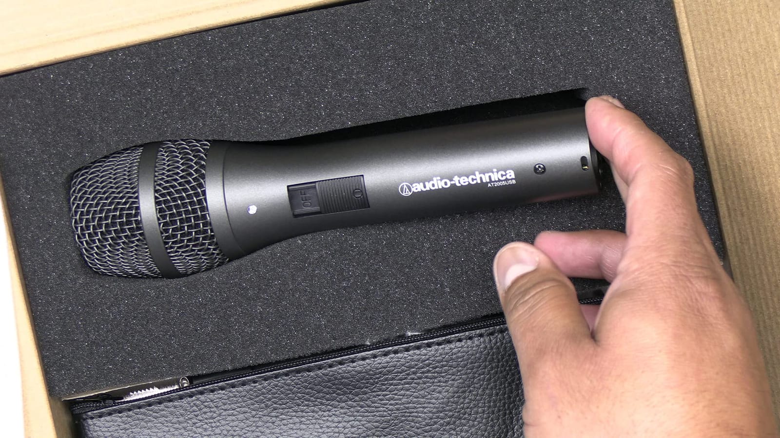 Audio-Technica AT2005USB Cardioid Dynamic USB/XLR Microphone,Black customer photo 2