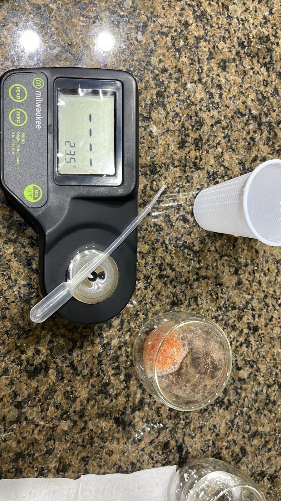 Milwaukee 0 to 85% Brix Digitial Refractometer - MA871 customer photo 1