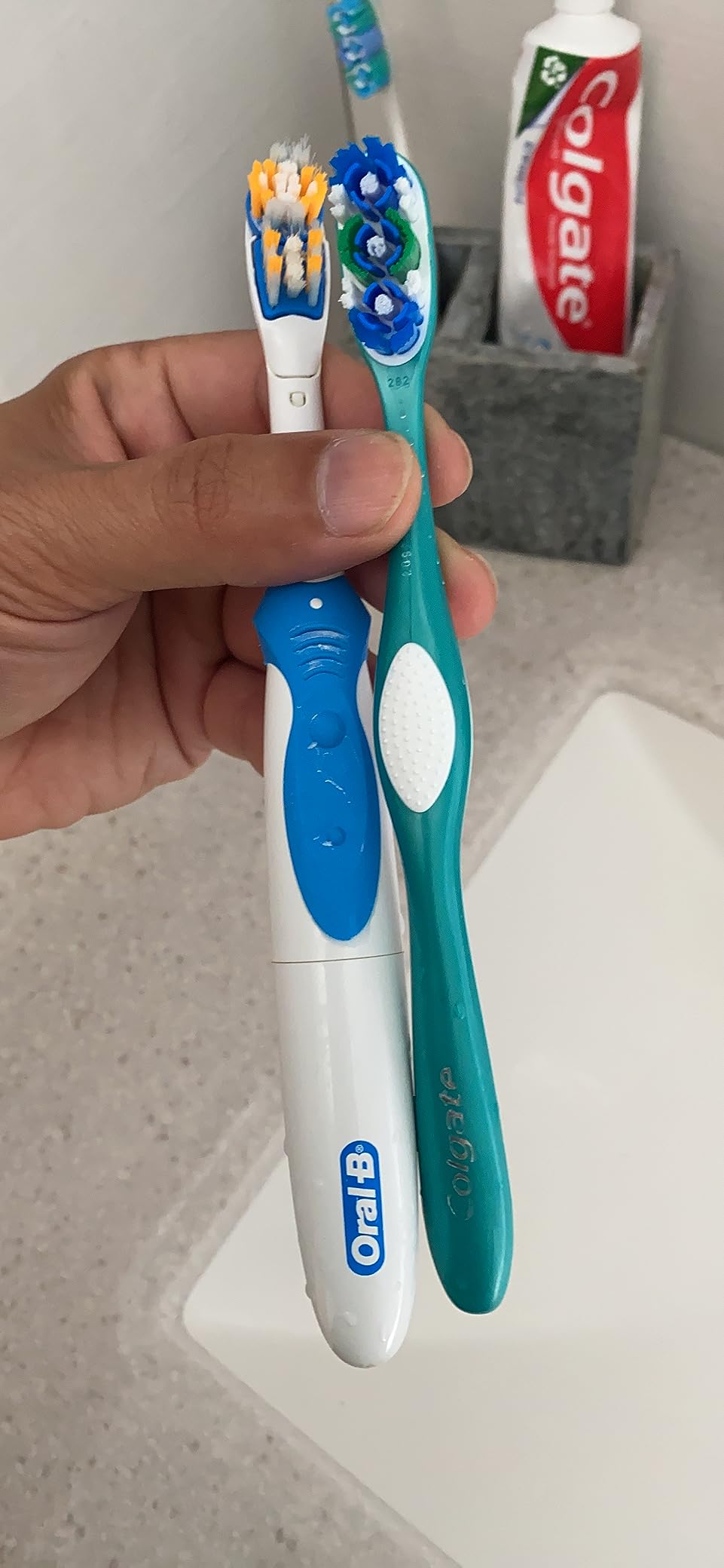 Oral-B 3D White Action Power Toothbrush, 1 Count (Colors May Vary), Multi-colored customer photo 1