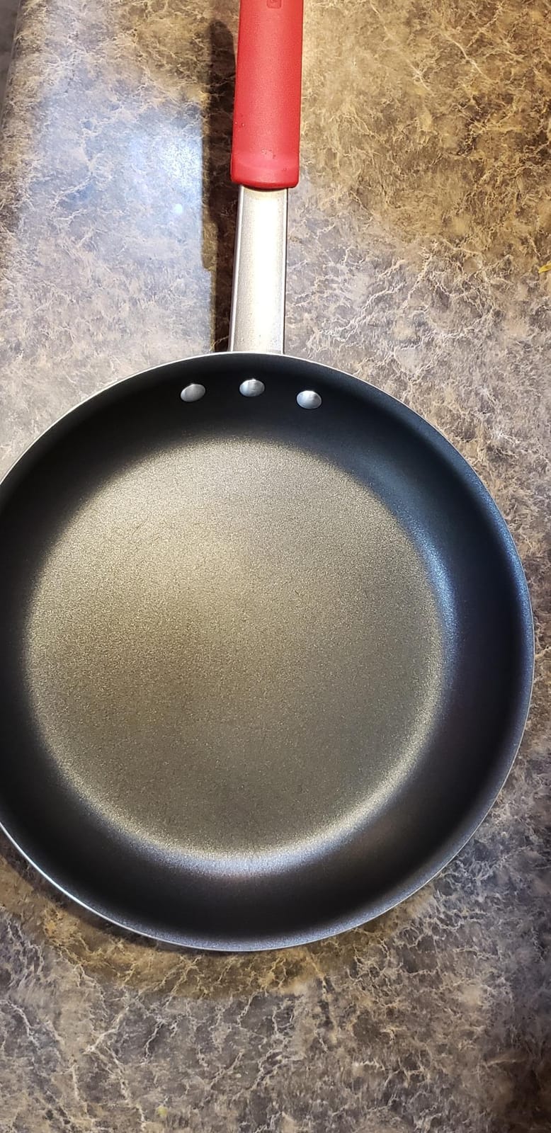 Tramontina Professional 8-Inch Non Stick Small Frying Pan | Heavy-Gauge Aluminum Skillet with Reinforced Nonstick Coating, Red Handle, Dishwasher and Oven Safe, Made in Brazil customer photo 2