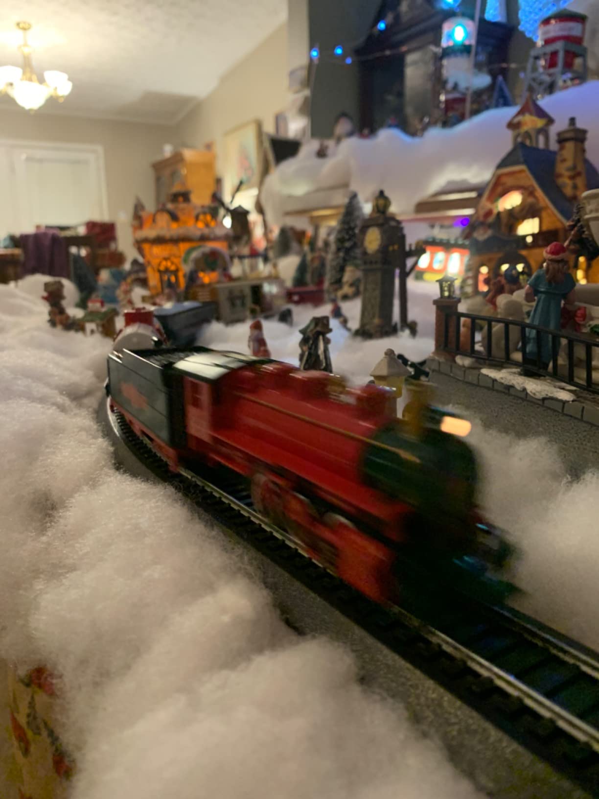 Bachmann Trains Jingle Bell Express Ready to Run Electric Train St HO Scale customer photo 2