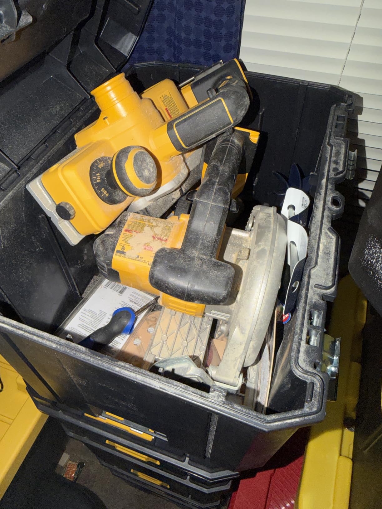 DEWALT TSTAK Tool Box, Extra Large Design, Removable Tray for Easy Access to Tools, Water and Debris Resistant (DWST17806) customer photo 1