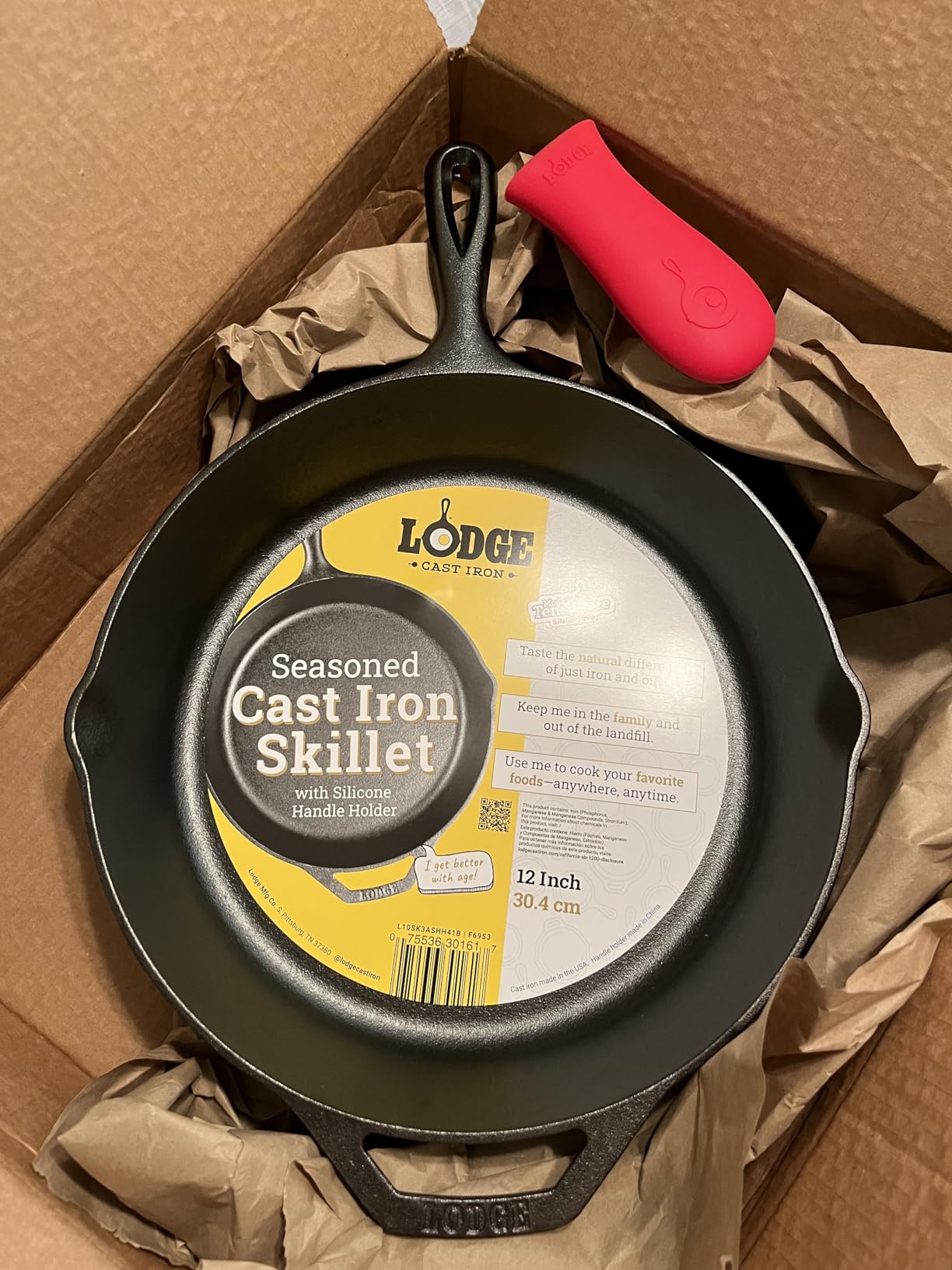 Lodge Pre-Seasoned Cast Iron Skillet with Silicone Handle Holder, 12 Inches customer photo 2