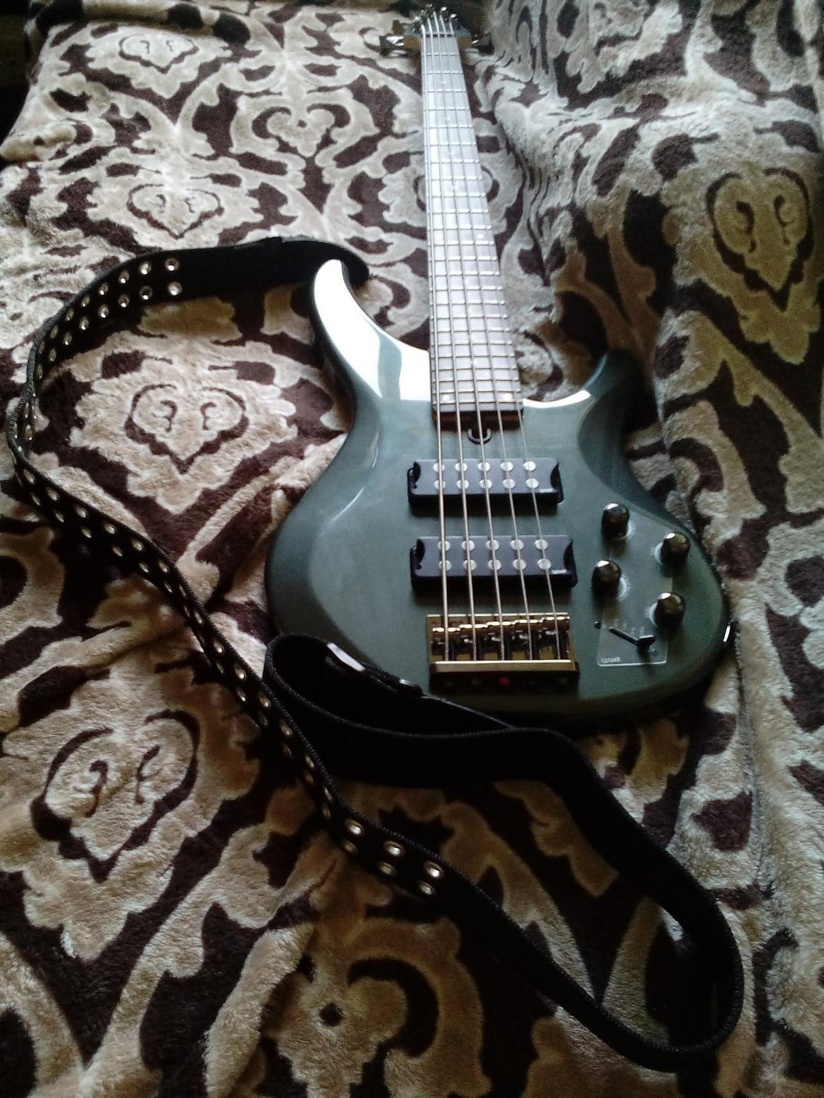 Yamaha TRBX305 BL 5-String Electric Bass Guitar,Black customer photo 1