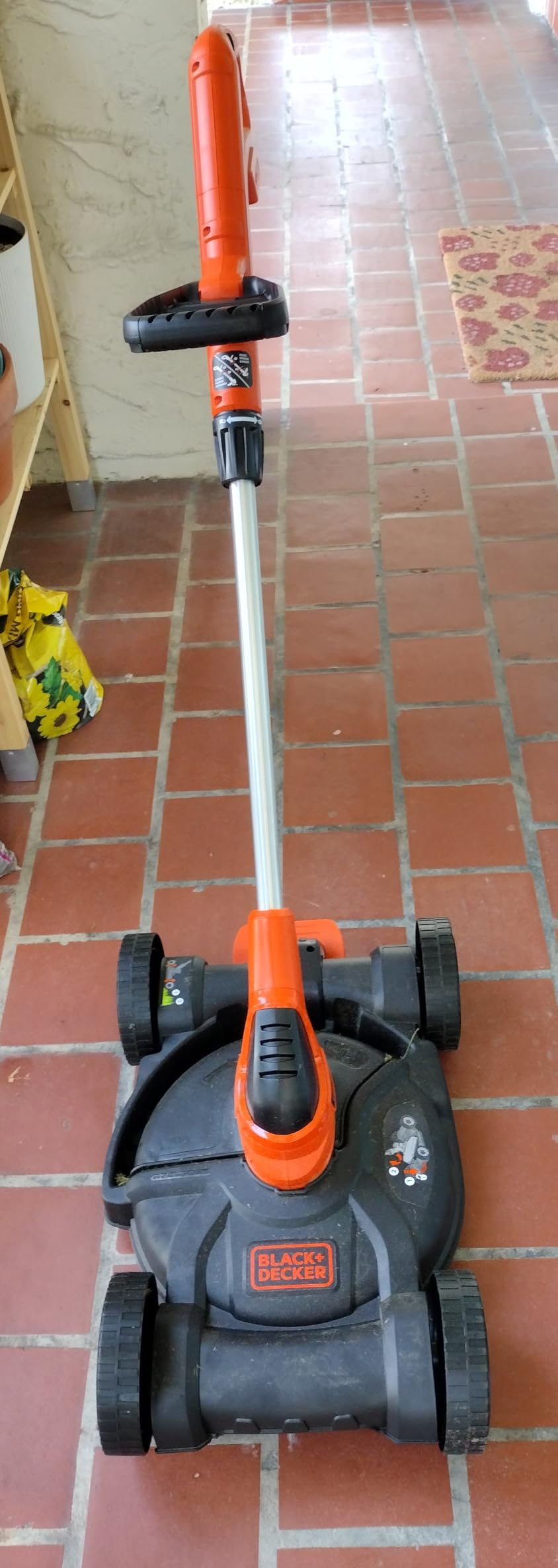 BLACK+DECKER Weed Eater, Lawn Edger and Cordless Lawn Mower 3 in 1 Combo, Includes (2) Batteries, Charger, 12 Inch Battery Powered String Trimmer and Lawnmower, Adjustable Length and Height (MTC220) customer photo 2