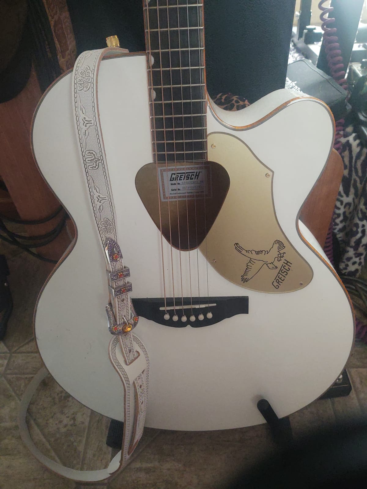 Gretsch G5022CWFE Rancher Falcon Jumbo Acoustic Electric Guitar - White customer photo 1
