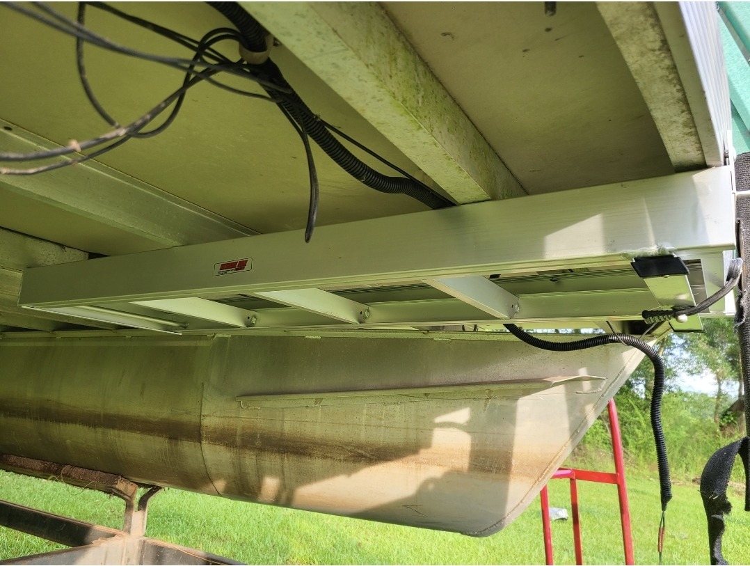 Extreme Max 3005.3434 Undermount Pontoon Ladder - 4-Step customer photo 1