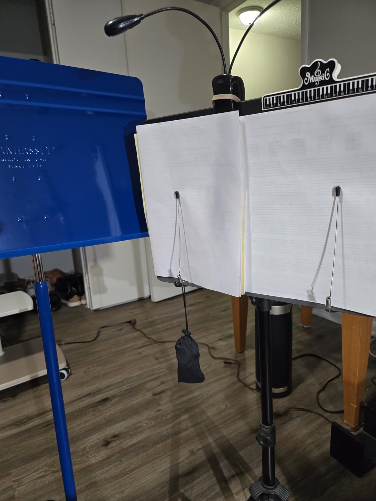 Manhasset 48 Music Stand and 1000 Stand Light Bundle customer photo 1