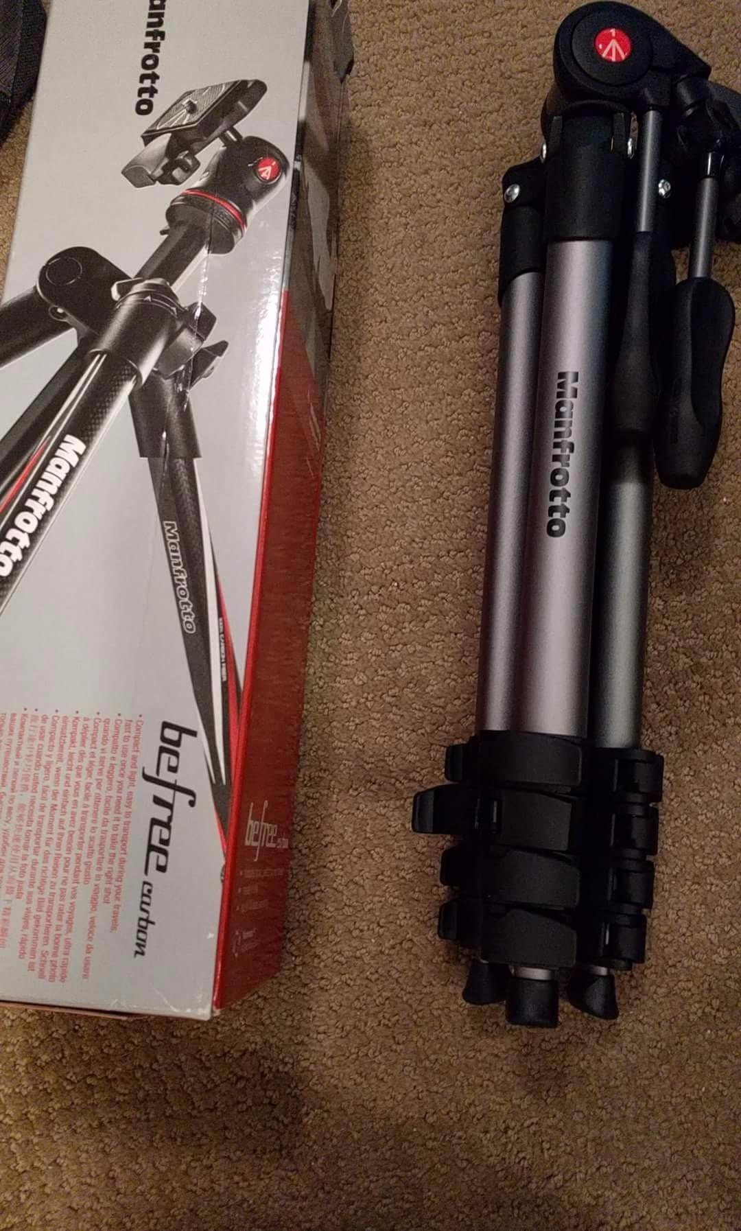 Manfrotto BeFree Compact Lightweight Carbon Fiber Tripod for Travel Photography (Black) customer photo 1