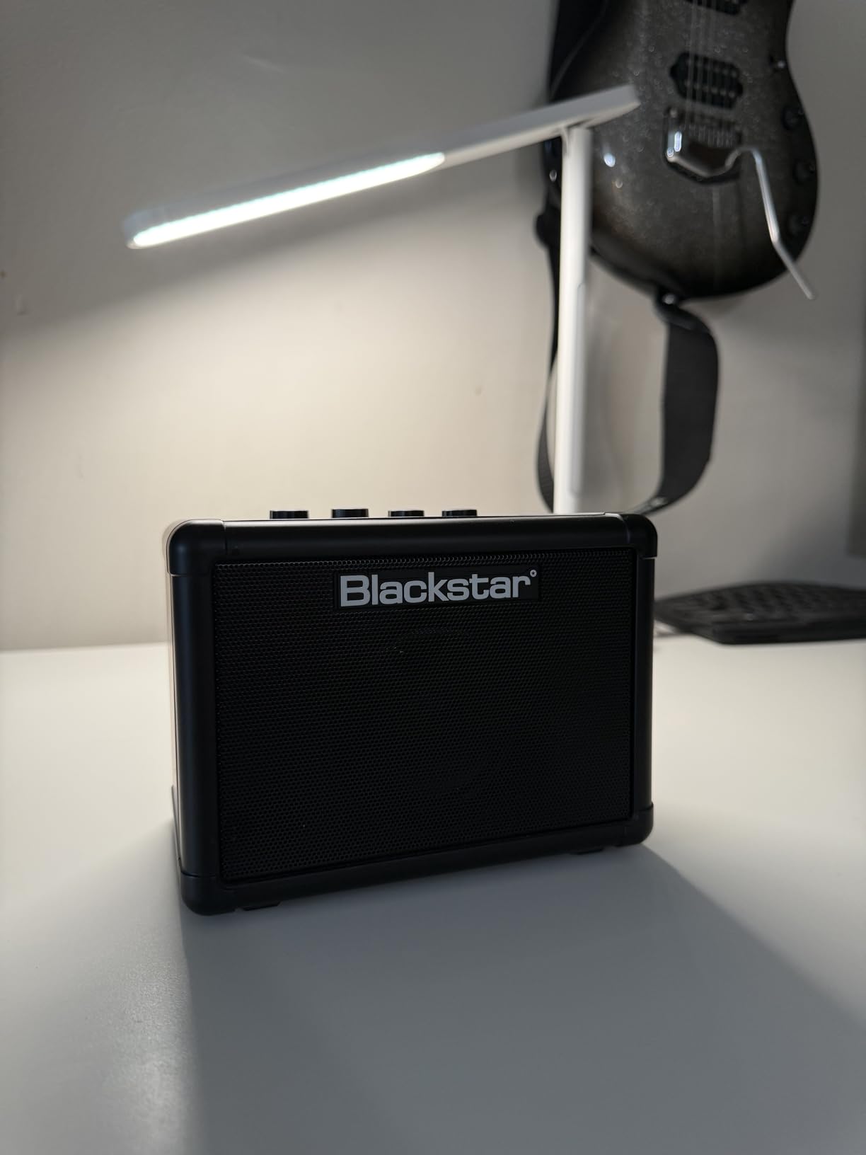 Blackstar Fly 3-3-watt 1x3 inch Compact Mini Guitar Amplifier w/ 2 Channels and Patented ISF - Black customer photo 1