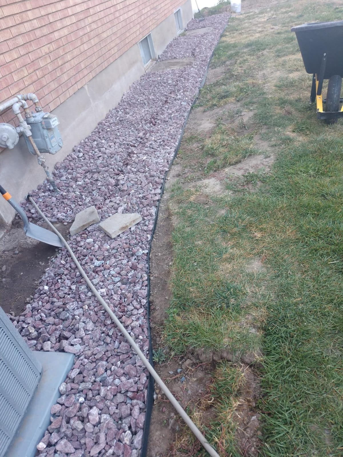 EasyFlex No-Dig Landscape Edging Kit - 100 ft., Black customer photo 2