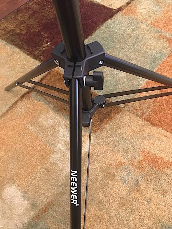 NEEWER Photography Light Stand, 7 Feet / 210cm Aluminum Alloy (2 Pieces) customer photo 1
