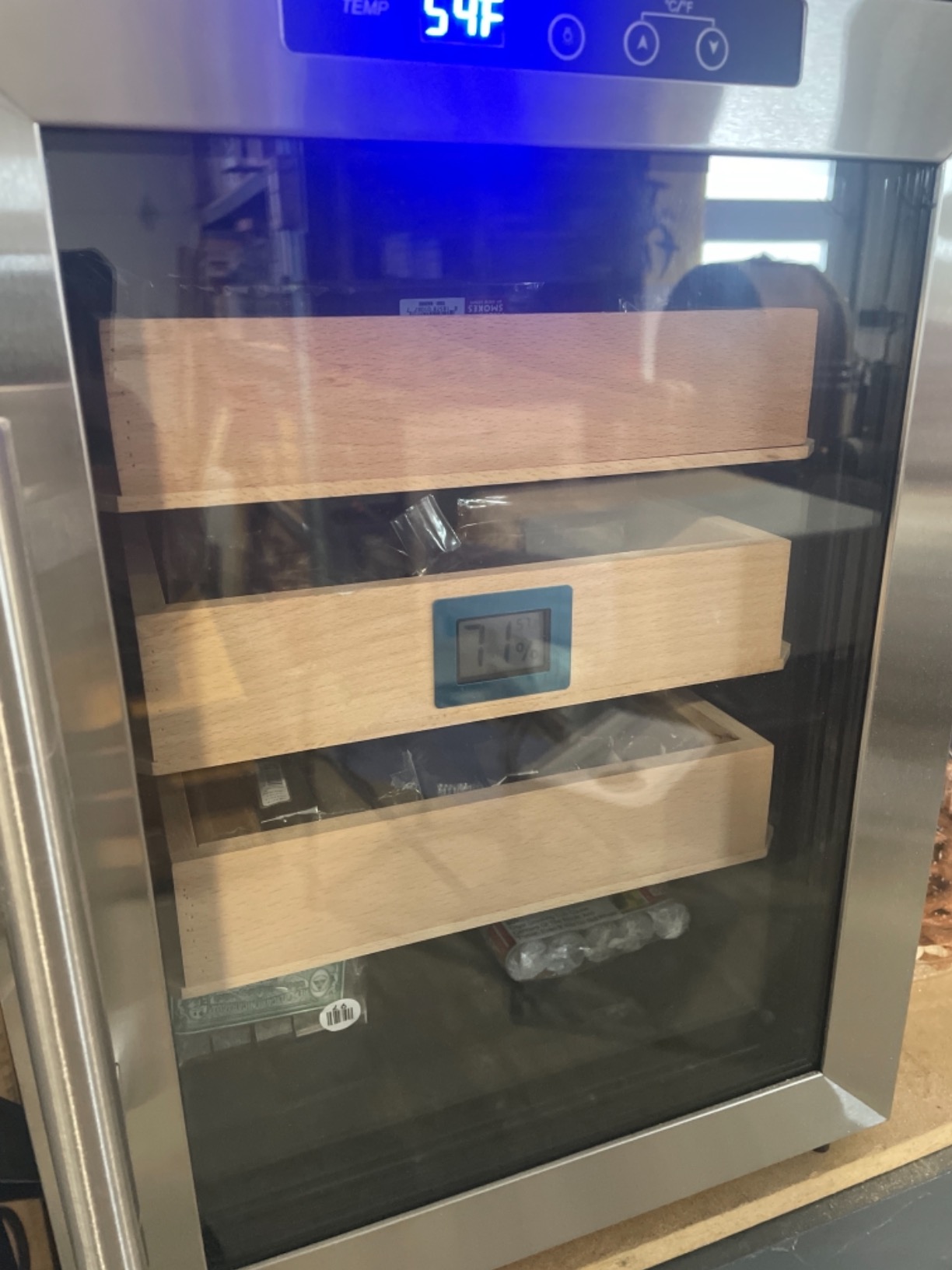 Clevelander Thermoelectric Cooler Humidor - Up to 250 Capacity - Color: Black w/Stainless Steel Door customer photo 1