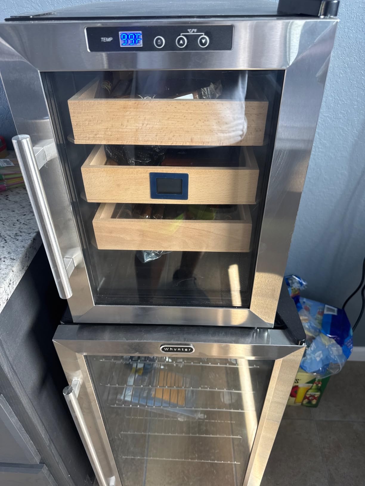 Clevelander Thermoelectric Cooler Humidor - Up to 250 Capacity - Color: Black w/Stainless Steel Door customer photo 2