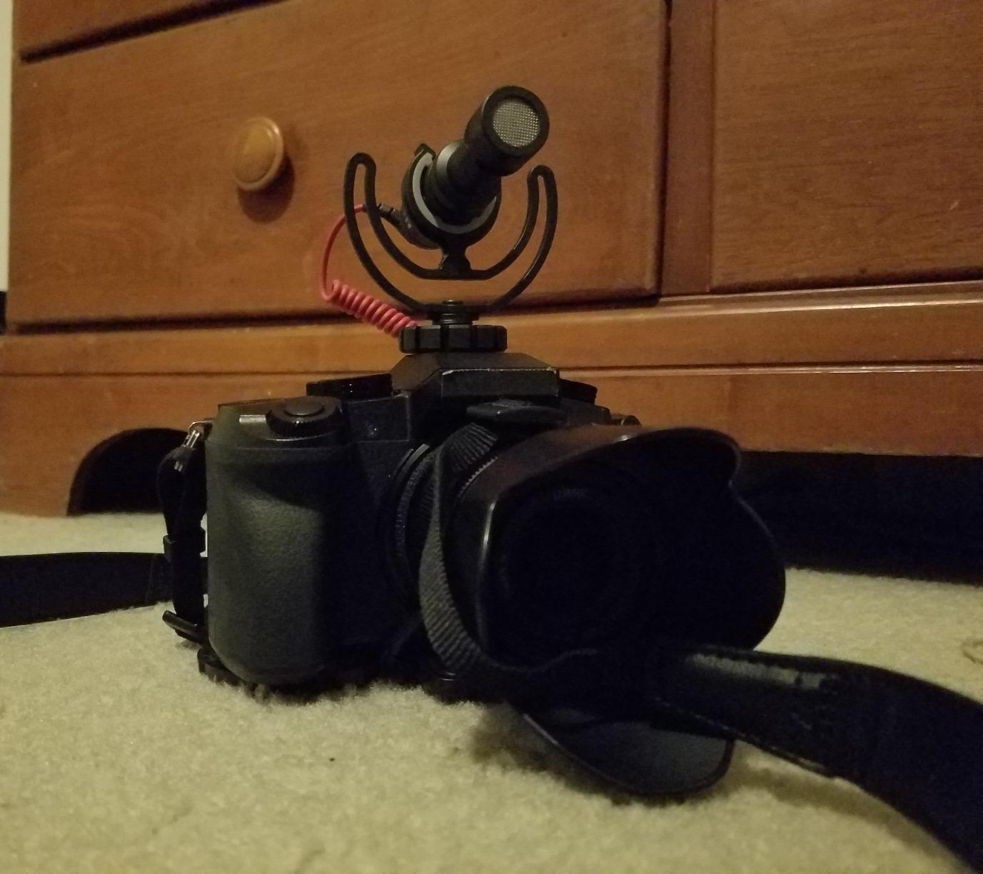 Rode VideoMicro Compact On-Camera Microphone with Rycote Lyre Shock Mount, Auxiliary, Black customer photo 2