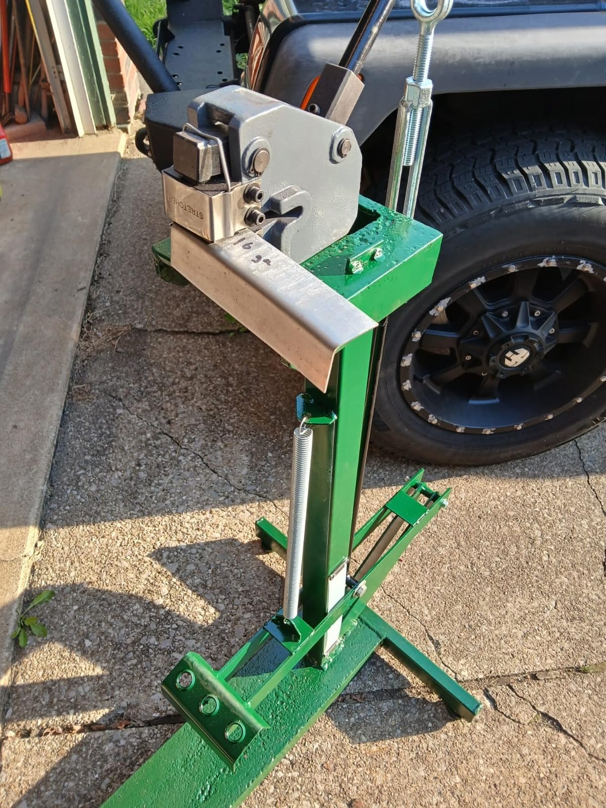 Metal Shrinker Stretcher, 16 Gauge KAKA INDUSTRIAL SS-16 | 8 in throat with two jaw sets, 14 gauge aluminum capacity, Deep throat manual forming tool customer photo 2
