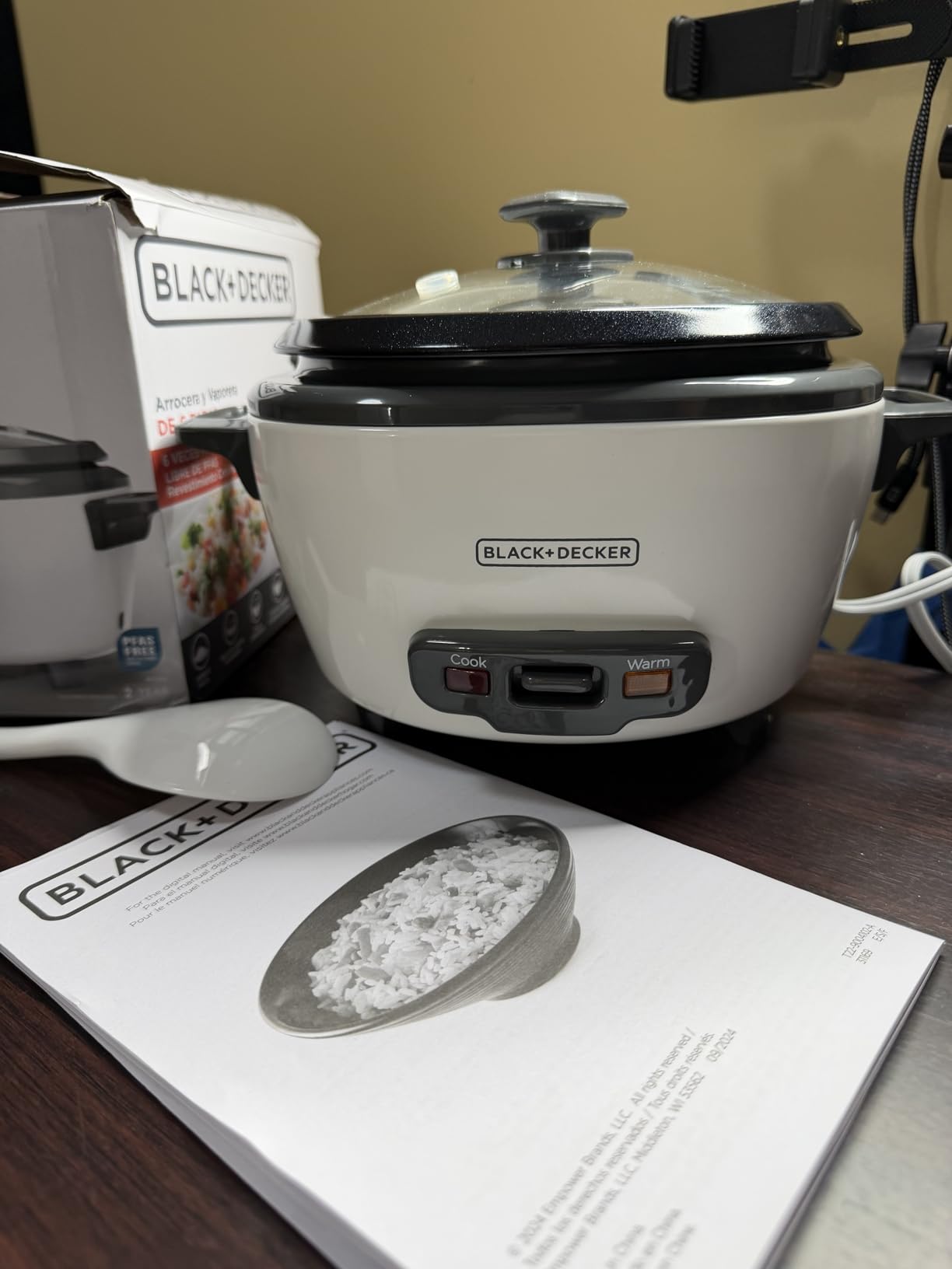 BLACK+DECKER 6-Cup Rice Cooker with Steaming Basket customer photo 1