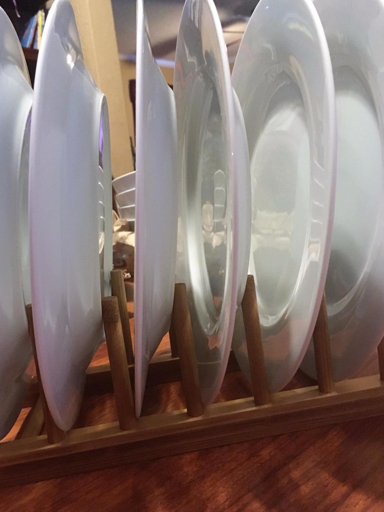 Amazon Basics Porcelain Dinnerware Set, Microwave and Dishwasher Safe, Service for 6, 18-Piece, Plates, Bowls, White customer photo 1