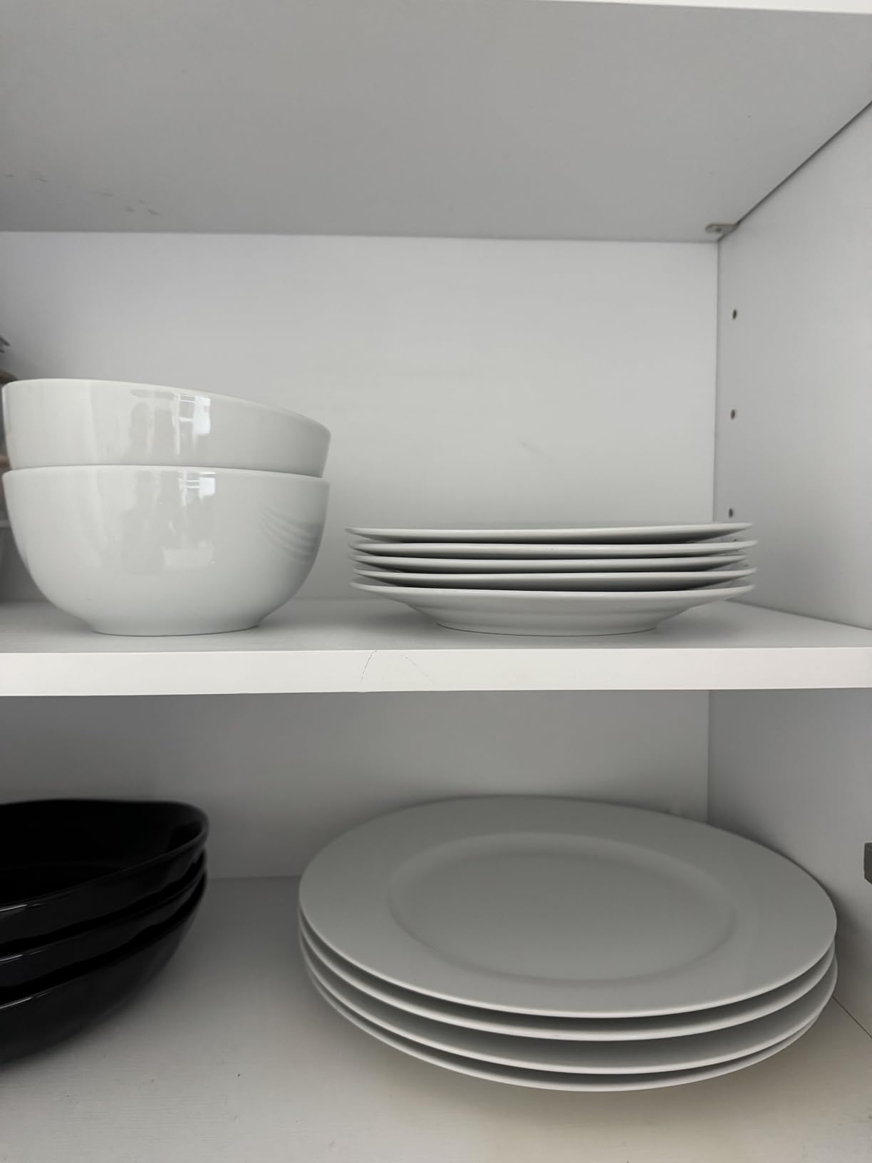 Amazon Basics Porcelain Dinnerware Set, Microwave and Dishwasher Safe, Service for 6, 18-Piece, Plates, Bowls, White customer photo 2