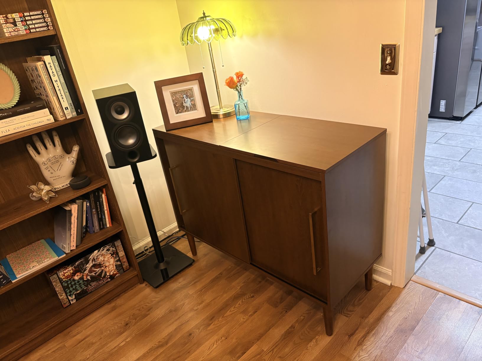 Crosley Furniture Everett Media Console and Record Player Stand with Storage for Vinyl Records, Mahogany customer photo 1