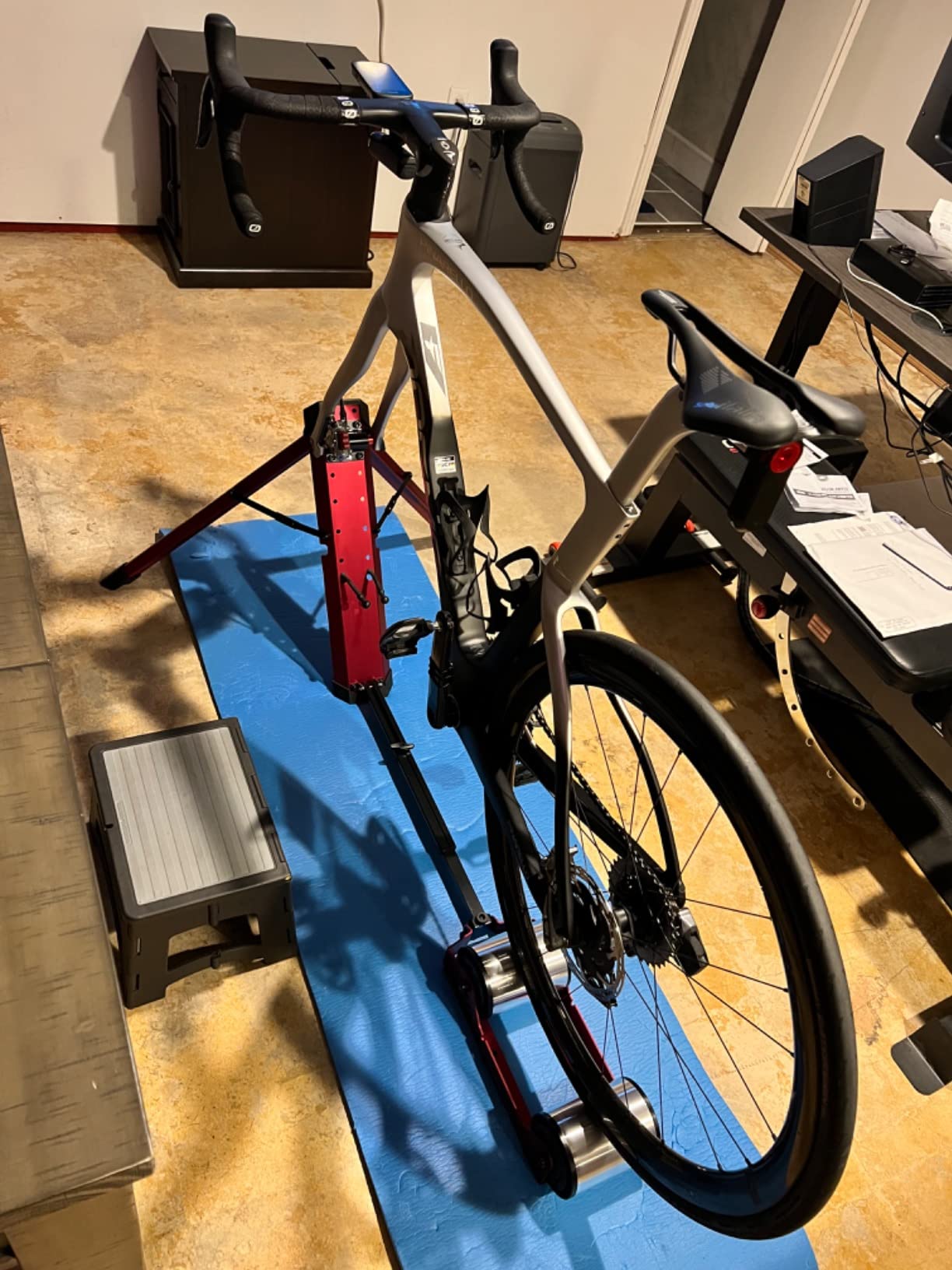 FEEDBACK SPORTS | Omnium Lightweight and Portable Bike Trainer | for 16” to 29” Wheels | Travel Bag Included customer photo 1