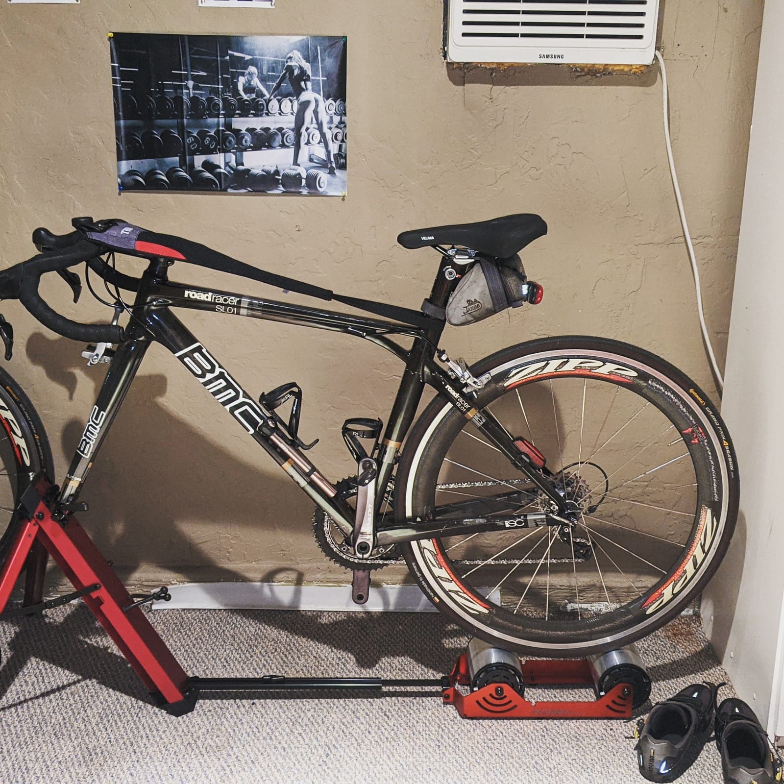 FEEDBACK SPORTS | Omnium Lightweight and Portable Bike Trainer | for 16” to 29” Wheels | Travel Bag Included customer photo 2