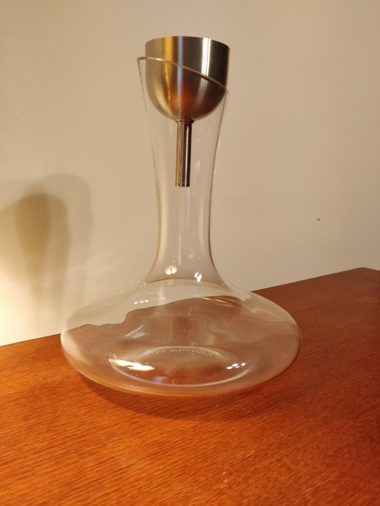 Le Chateau Large Elegant Crystal Wine Decanter with Aerator – 750ml Glass Decanter – Hand-Blown Lead-Free Clear Glass Carafe with Aerator – Hand Held Gifts Red Wine Accessories/for Wine Lovers customer photo 1
